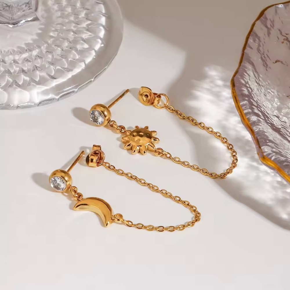 NEW✨ 18K Gold Plated Star And Moon Zirconia Pendant Earrings - Picture 4 of 8